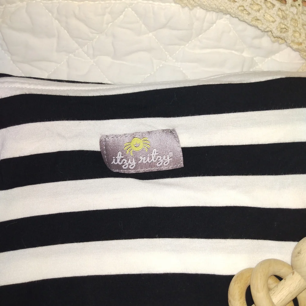 217 Itzy Ritzy Mom Boss Multi-Use Cover, Black & White Stripe